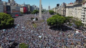 Más de cinco millones de hinchas salieron a las calles a agradecerle a Scaloneta por Copa del Mundo