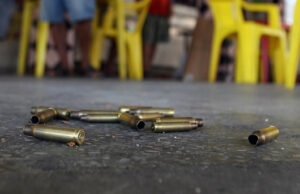 Agentes policiales matan hombre en medio de allanamiento en Los Rieles de Santiago