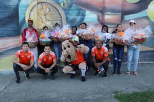 Cibao FC dona canastas navideñas en comunidades de Santiago