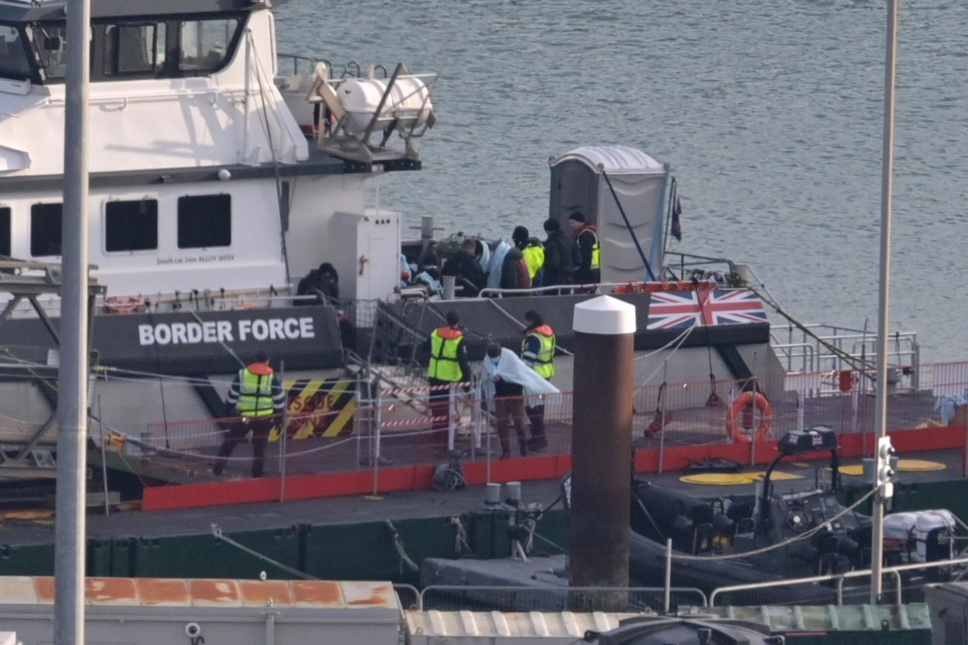Cuatro personas fallecidas tras volcar su embarcación en el Canal de la Mancha