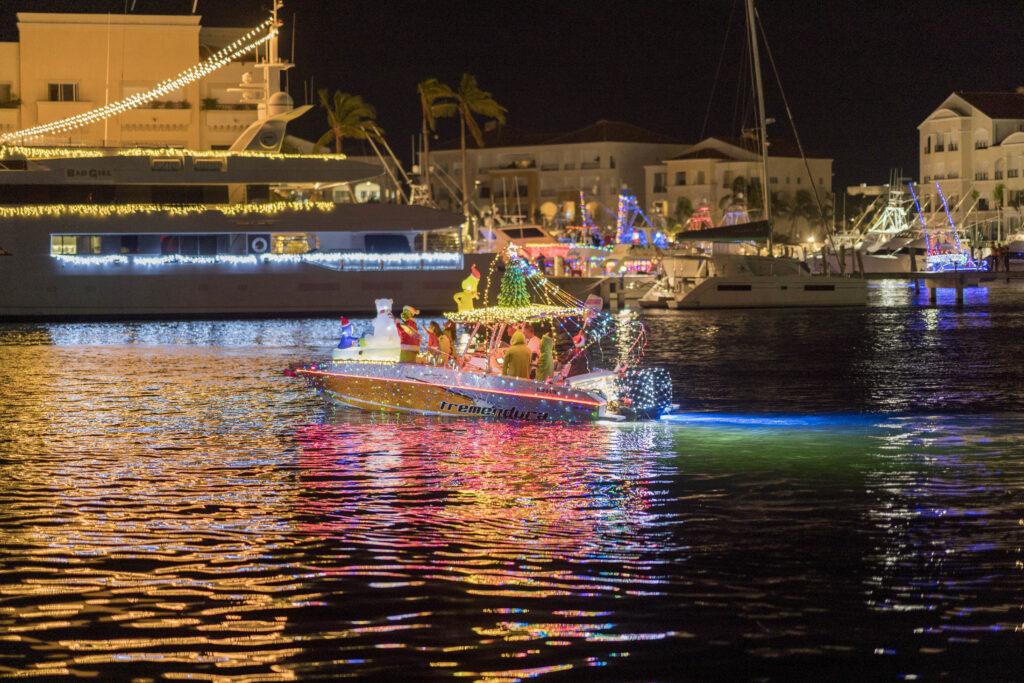 La Ciudad Destino celebró su tradicional desfile Crhistmas Boat Parade