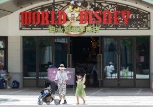 Disneyland Shanghái vuelve a reabrir tras su tercer cierre por covid del año