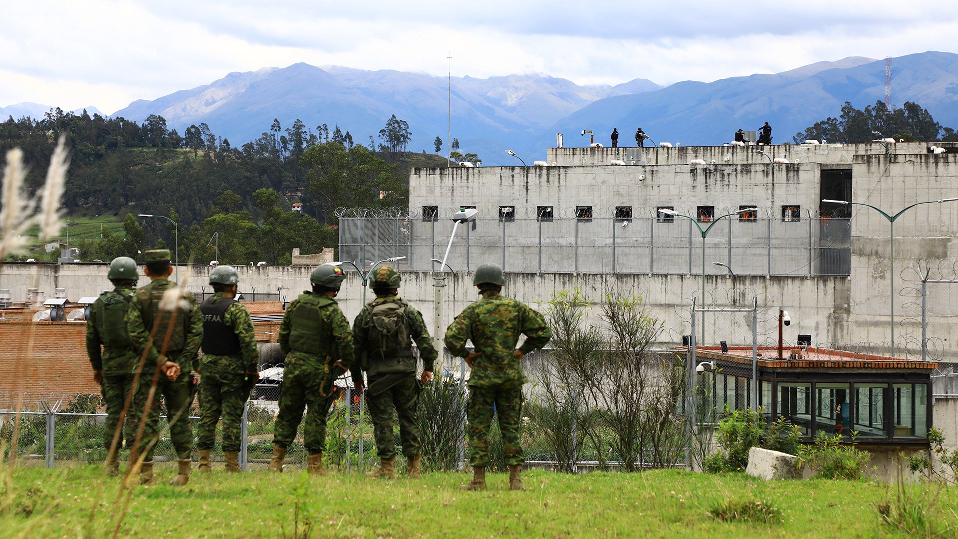 Ecuador cierra una cárcel y traslada a sus 204 reclusos a otras prisiones