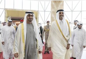 El líder de Emiratos Árabes Unidos visita Catar tras un boicot