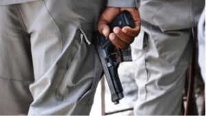 Cae abatido otro delincuente en enfrentamiento a tiros con policías en Haina