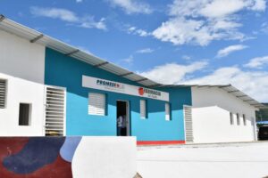 Pueblos lejanos de Azua ya tienen una Farmacia del Pueblo