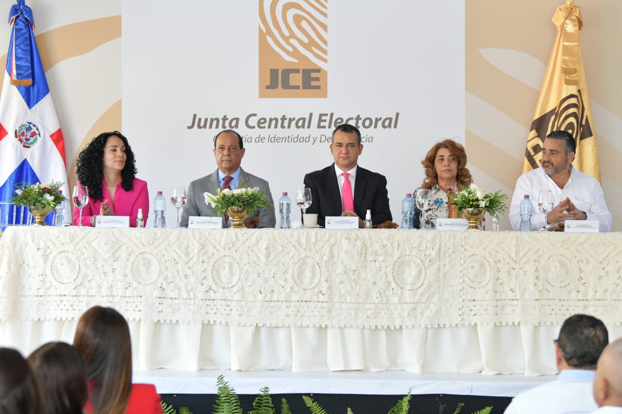 JCE continúa Ruta de Identidad y Democracia por Constanza, Santiago y Dajabón