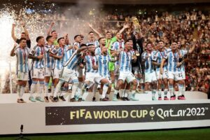 La Albiceleste parte rumbo a Argentina con la Copa del Mundo