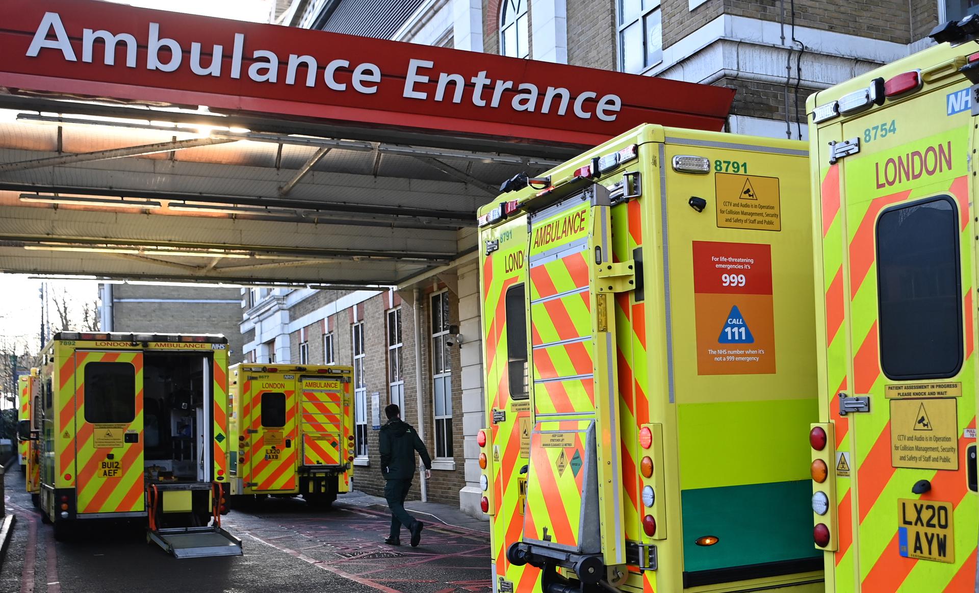 Londres pide evitar actividades de riesgo durante la huelga de ambulancias