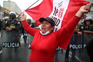 Manifestantes en Perú rechazan a Boluarte y piden comisios