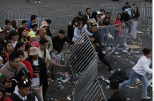 Presidente de México pide a Bad Bunny dar concierto gratis tras caos en las entradas