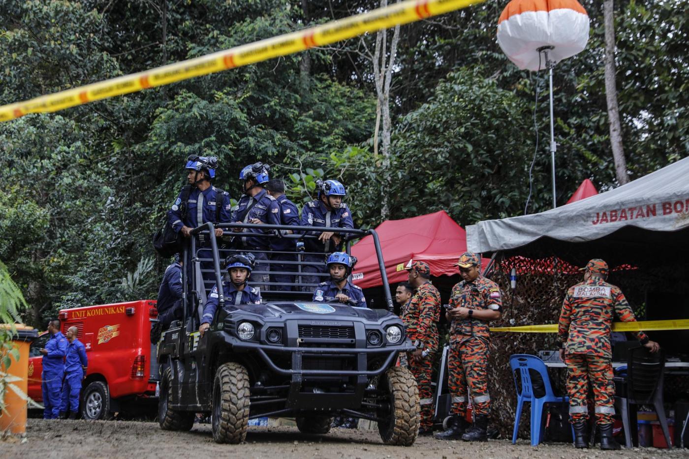 Suben a 30 los muertos tras la avalancha en un campin de Malasia