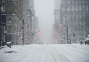 Tormenta invernal en Estados Unidos hace extremadamente peligroso viajar por carretera