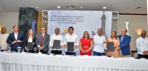 Turismo firma acuerdo por 250 MM con Clúster Santiago Destino Turístico
