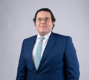 Abinader designa a Víctor Livio Enmanuel Cedeño Brea intendente del Mercado de Valores