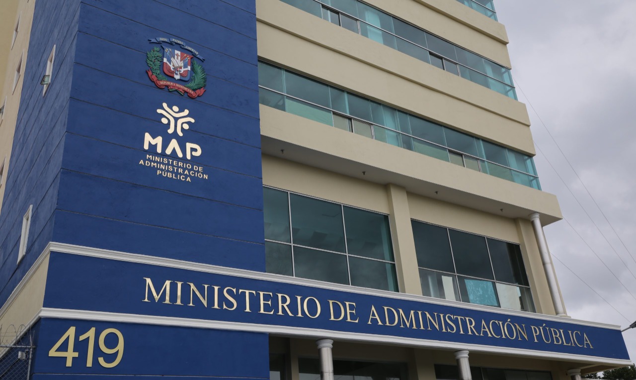 Extranjeros no pueden ocupar cargos permanentes en la administración pública, dice el MAP