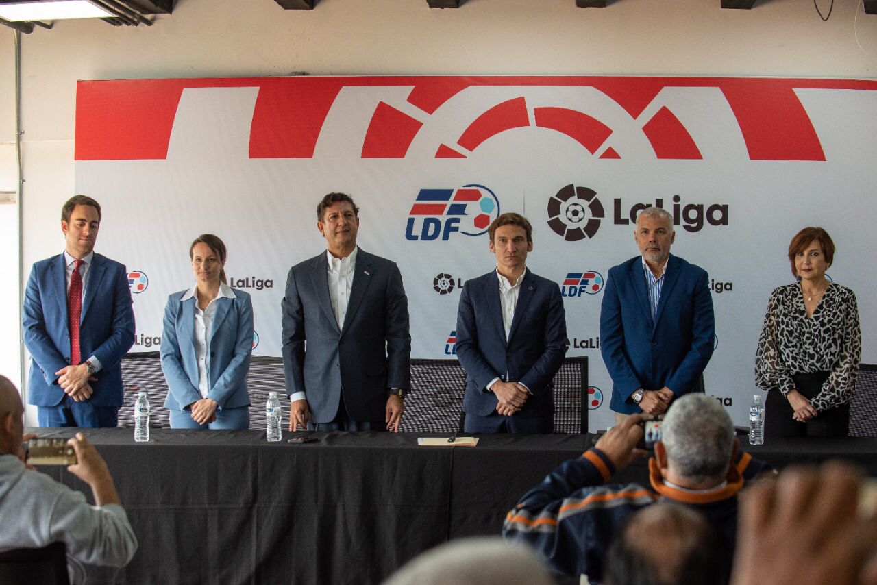 La Liga de Fútbol Profesional de España y La Liga Dominicana de Fútbol renuevan acuerdo