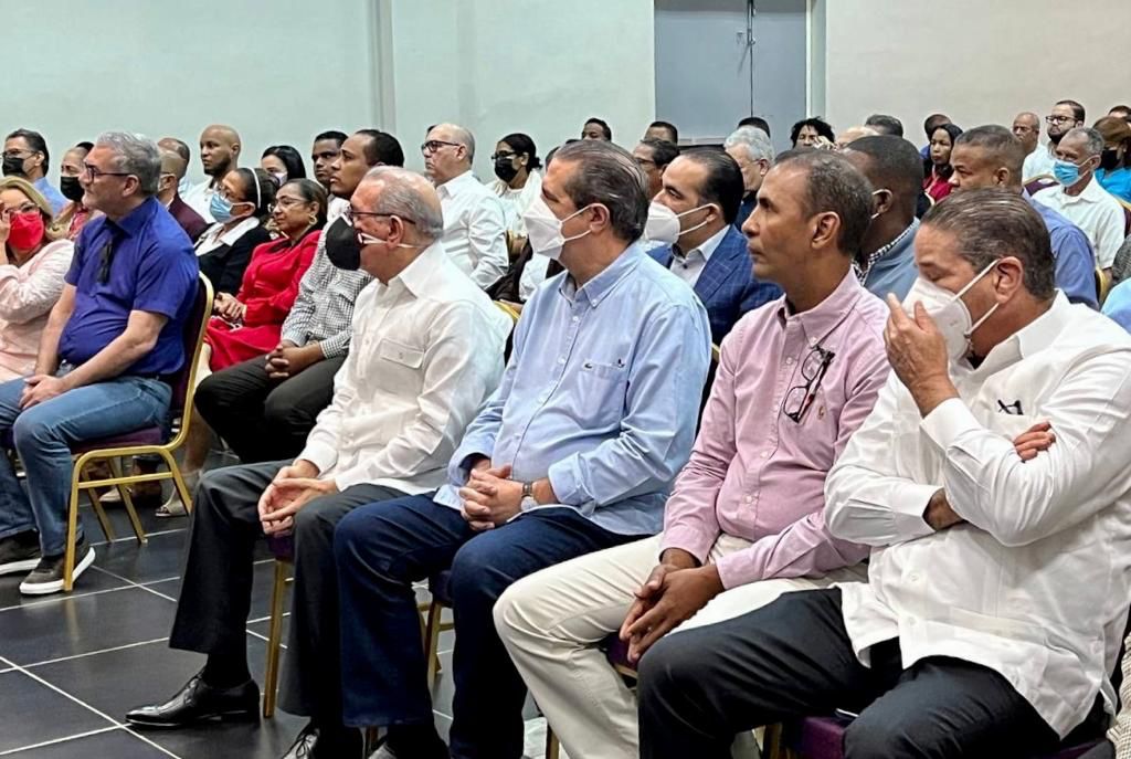 Danilo Medina y Gonzalo Castillo respaldan requerimiento presupuestario JCE