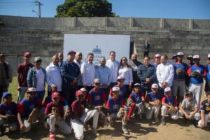 Ministro de la Vivienda inicia reconstrucción de Play Bebesito del Villar en Bonao 