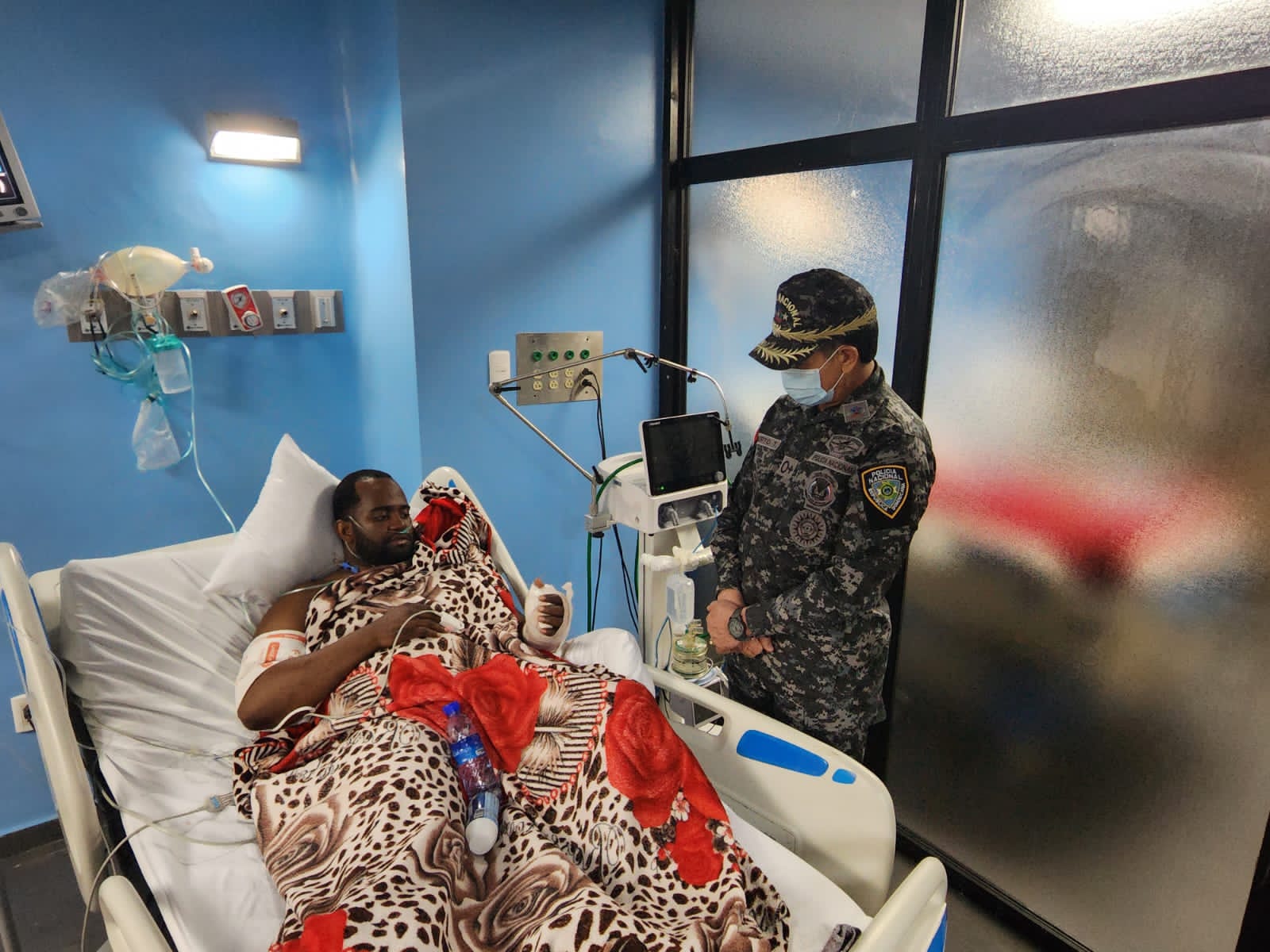 Director PN visita en hospital cabo resultó herido al enfrentar peligroso narco cayó abatido en S.F.M