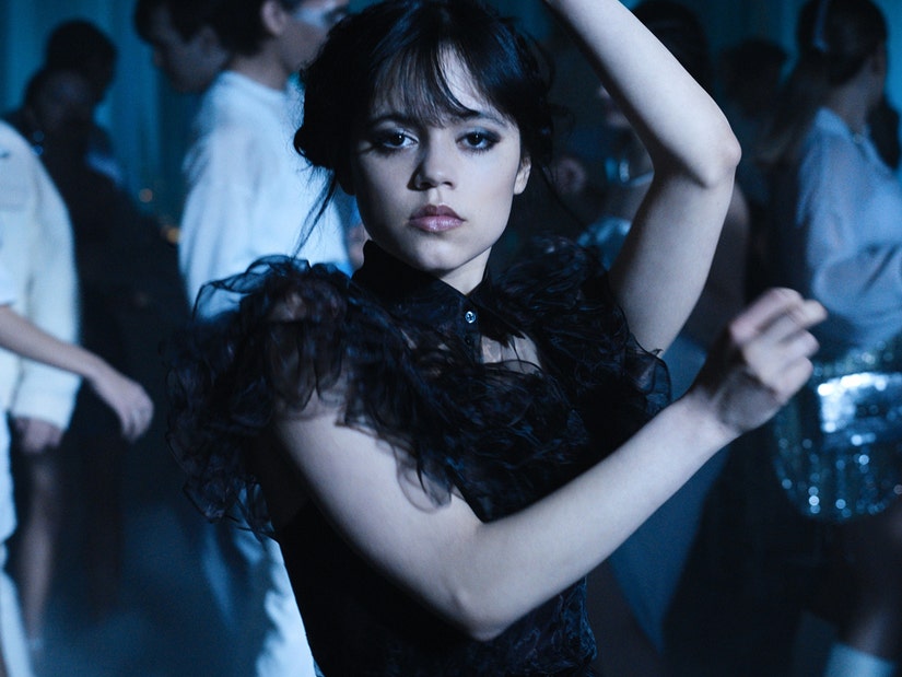 Jenna Ortega actriz de la serie "Merlina" revela grabo la icónica escena del baile enferma de Covid-19