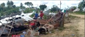 Derriban viviendas por desalojo en El Carril de Haina