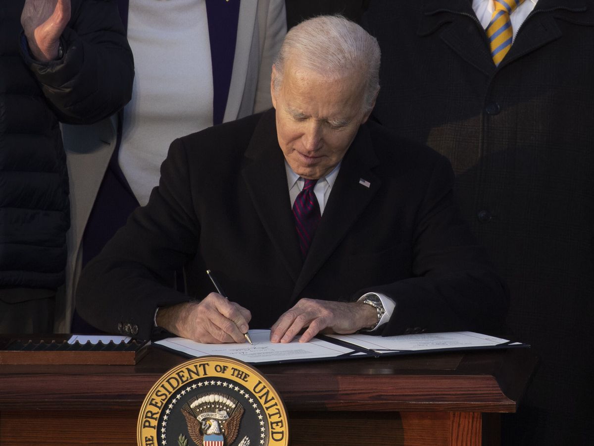 Joe Biden firma ley que apoya el matrimonio gay