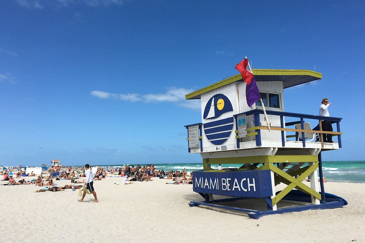 Miami Beach prohíbe fumar en la playa desde el 1° de enero