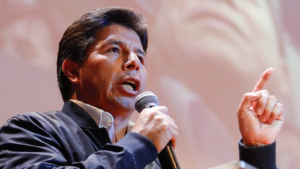 Pedro Castillo disuelve Congreso de Perú e instaura 