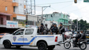 Policía mantiene vigilancia en Los Alcarrizos en prevención de violencia  