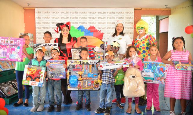 Industrias Tucán premia y reconoce niños meritorios de La Penda en La Vega