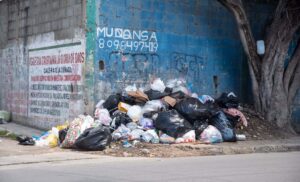 Denuncian sindico de Santiago Oeste no está  recogiendo la basura