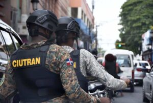 Comunitarios indignados ante atropellos policiales en barrios de Santiago