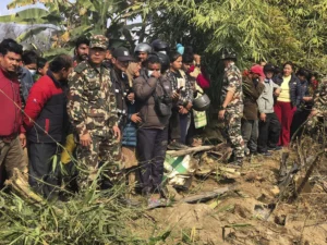 Mueren 68 personas al estrellarse un avión en Nepal 