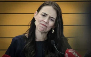 Primera ministra de Nueva Zelanda dejará el cargo en febrero