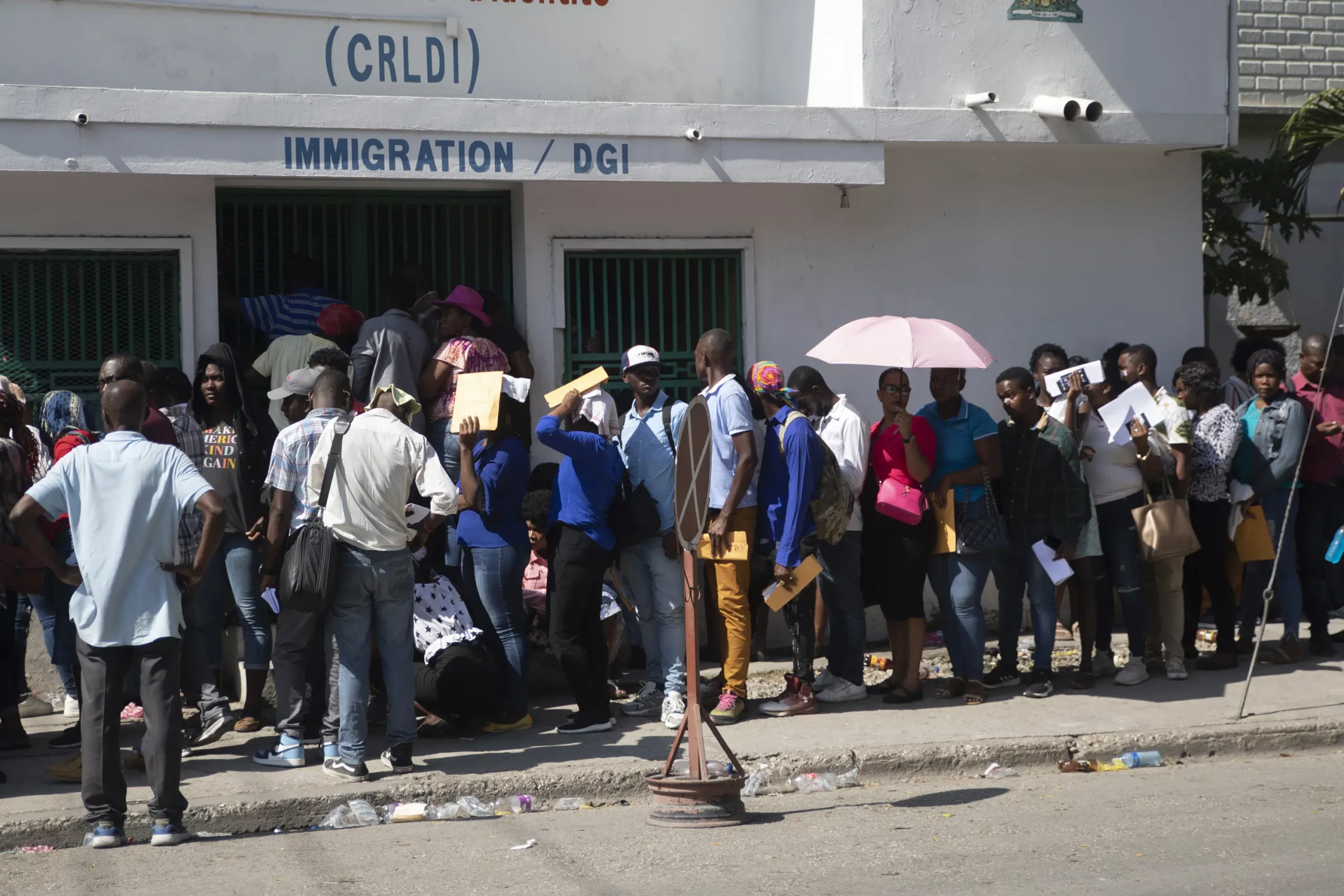 Haitianos buscan vía legal para llegar a EEUU con nuevo plan