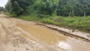 Habitantes de Chirino en Monte Plata reclaman construcción de carretera 
