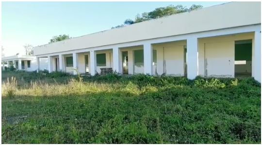 Centro educativo El Barro, abandonado y a merced de desaprensivos, en María Trinidad Sánchez