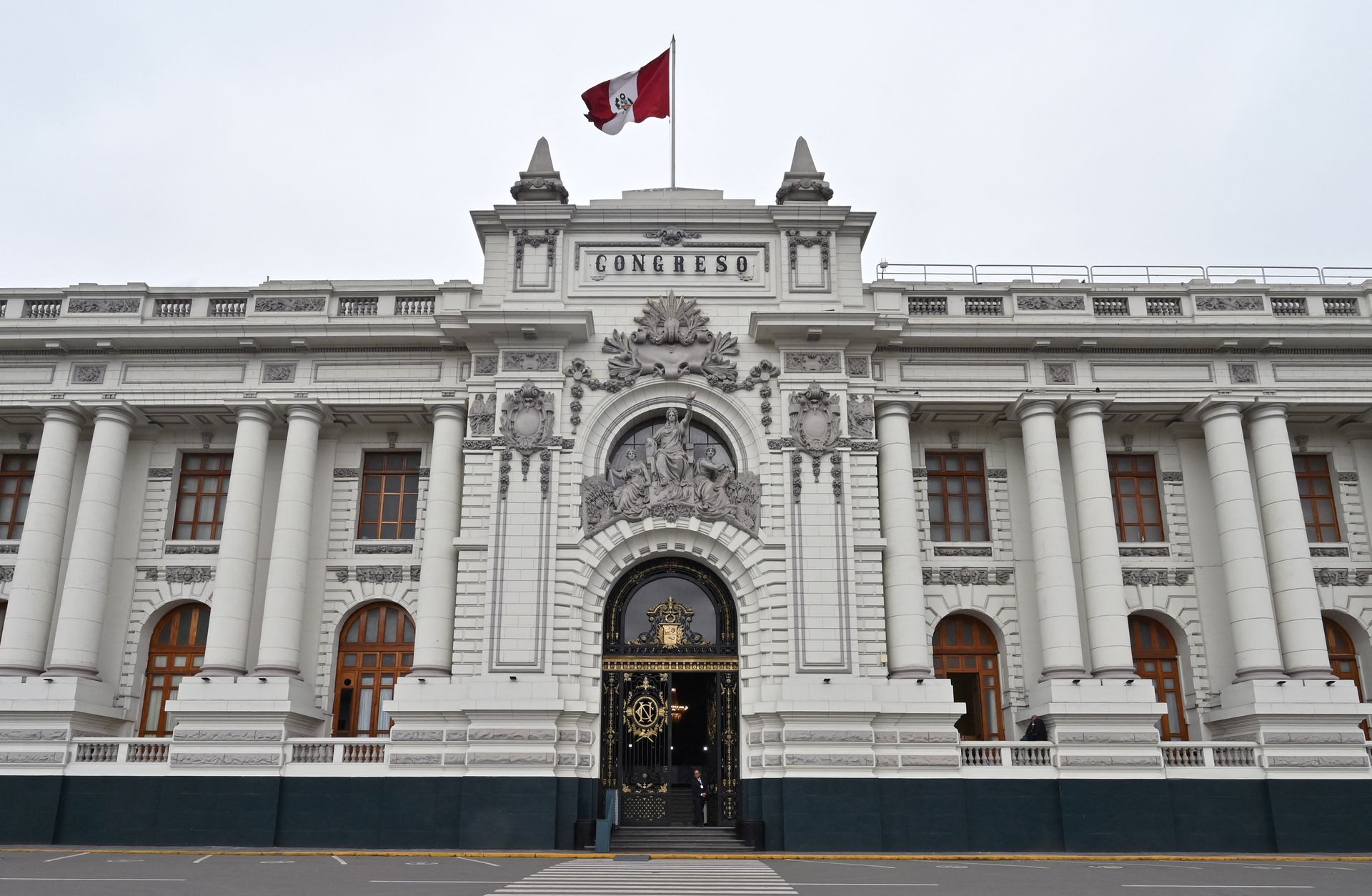 Congreso de Perú rechaza pedido de adelantar elecciones a 2023