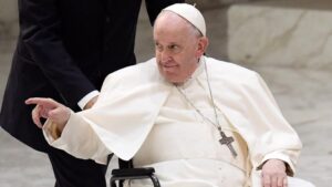 El papa afirma que quien elige la guerra «traiciona a Dios»