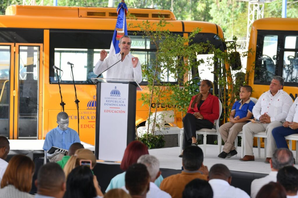 Presidente Abinader pone en marcha Sistema Nacional de Movilidad Escolar