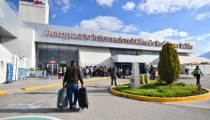 Fuerzas del orden repelen asalto en el aeropuerto de Arequipa