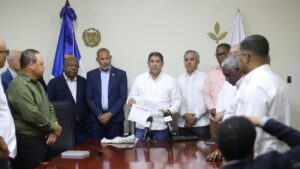 Gobierno entrega RD$ 60 millones a asociaciones productoras de ajo de Constanza