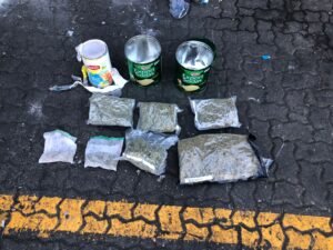 Ocupan siete paquetes de marihuana encontrados en latas de té y galletas