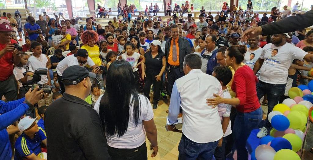 Aspirante alcalde del PRM Carlos Ortiz realiza entrega de juguetes a miles de niños de Santo Domingo Norte 