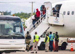 Nacionales haitianos se encuentran dentro de los 907 que EE.UU. repatría tras intentar llegar a Florida