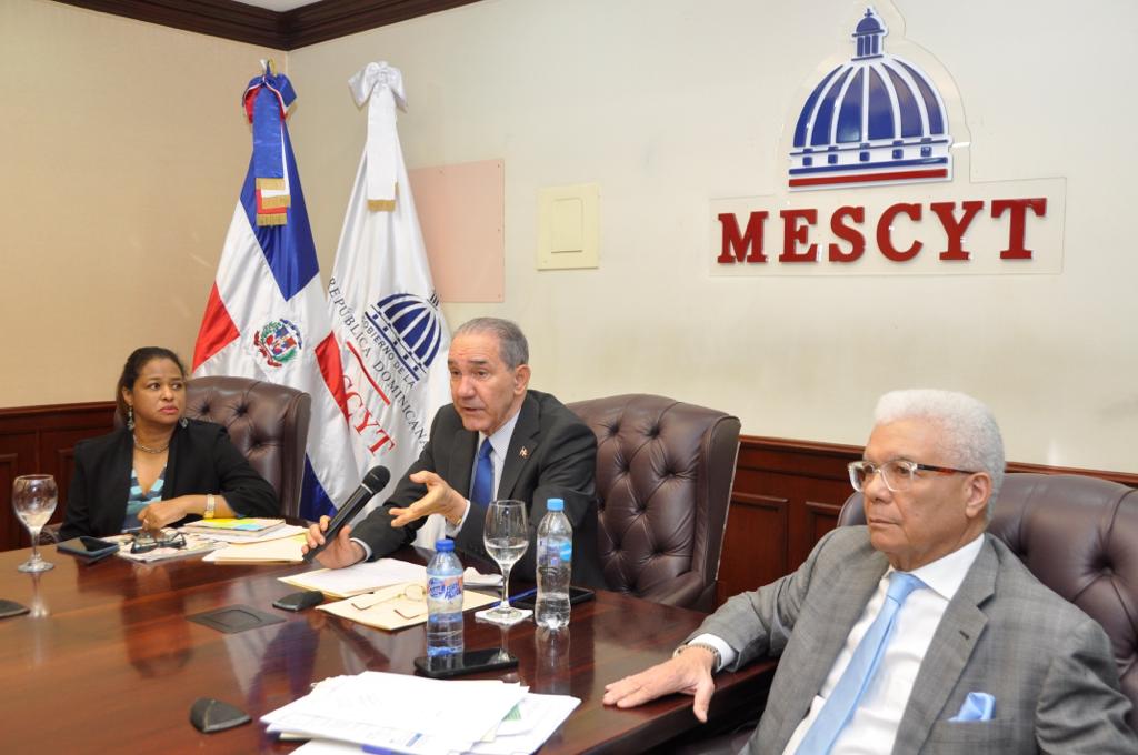 La MESCyT anuncia convocatoria para becas internacionales en diferentes universidades del mundo