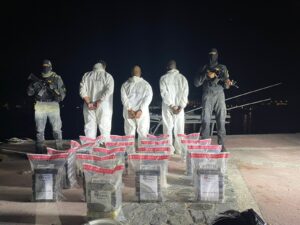 Guardacostas de EE.UU. DNCD y Armada ocupan 112 paquetes presumiblemente cocaína
