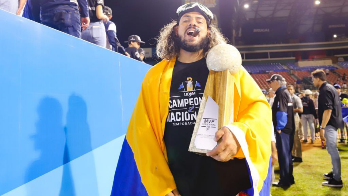 La Presentación del Aquaman Jorge Alfaro en el Estadio Quisqueya