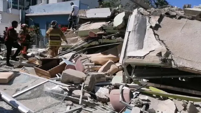 Abinader se pronuncia ante colapso de edificio en La Vega